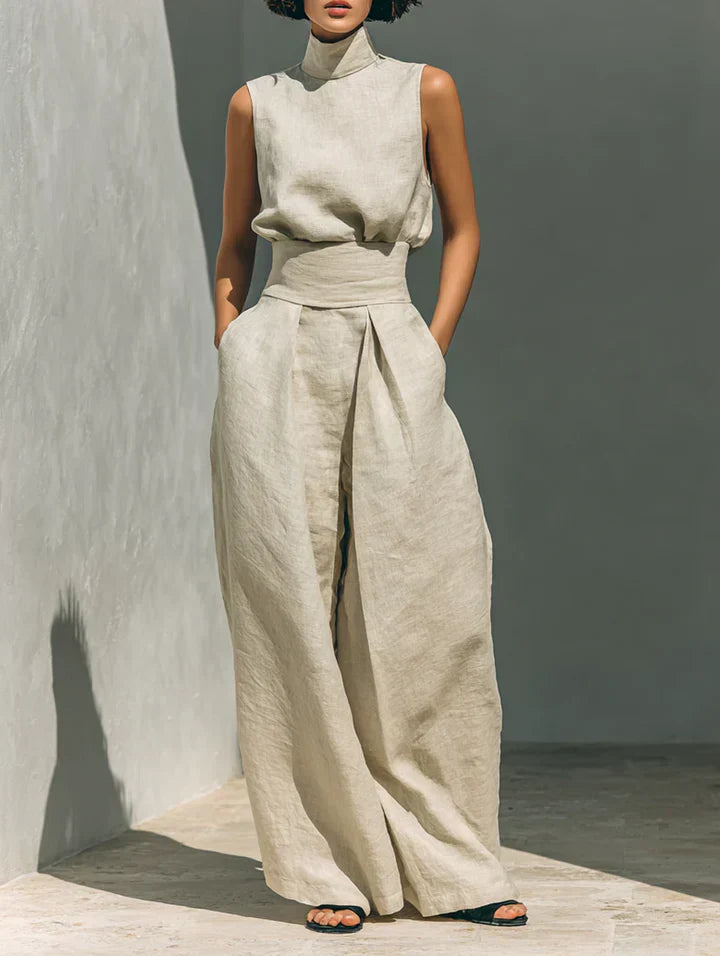 Completo minimalista di top senza maniche e pantaloni a gamba larga