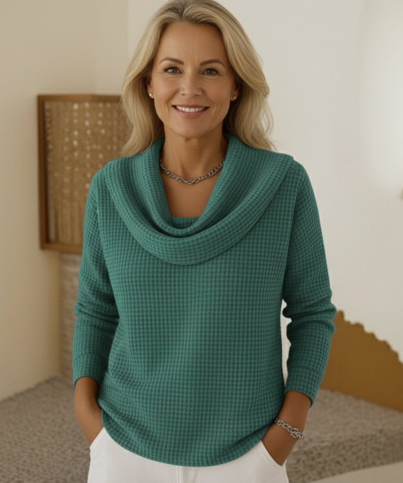 Marina – Topla pletena majica s teksturom vafla i elegantnim drapiranim ovratnikom
