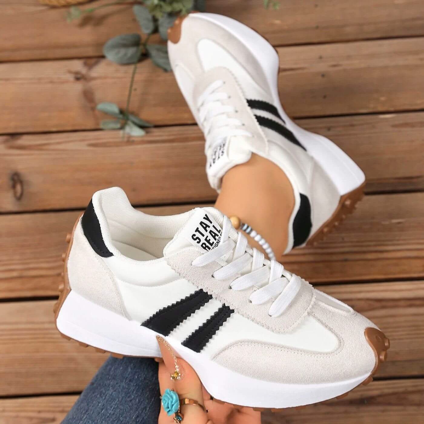 AVA LAKE SNEAKERS