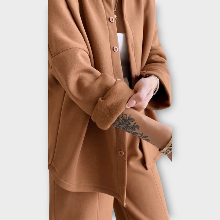 Set s gumbima i elegantnom linijom
