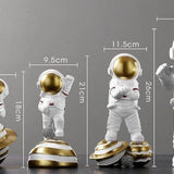 Astronaut na planetu Saturn