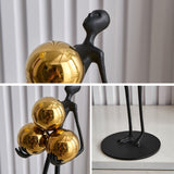 Metalna figura "Drži loptu"