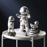 Astronaut na planetu Saturn
