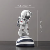 Astronaut na planetu Saturn