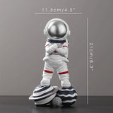 Astronaut na planetu Saturn